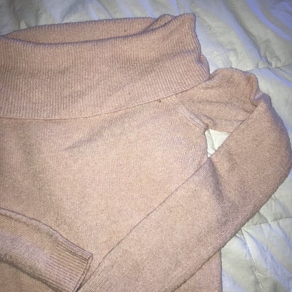 Off-the-shoulder Sweater - Picture 2 of 2